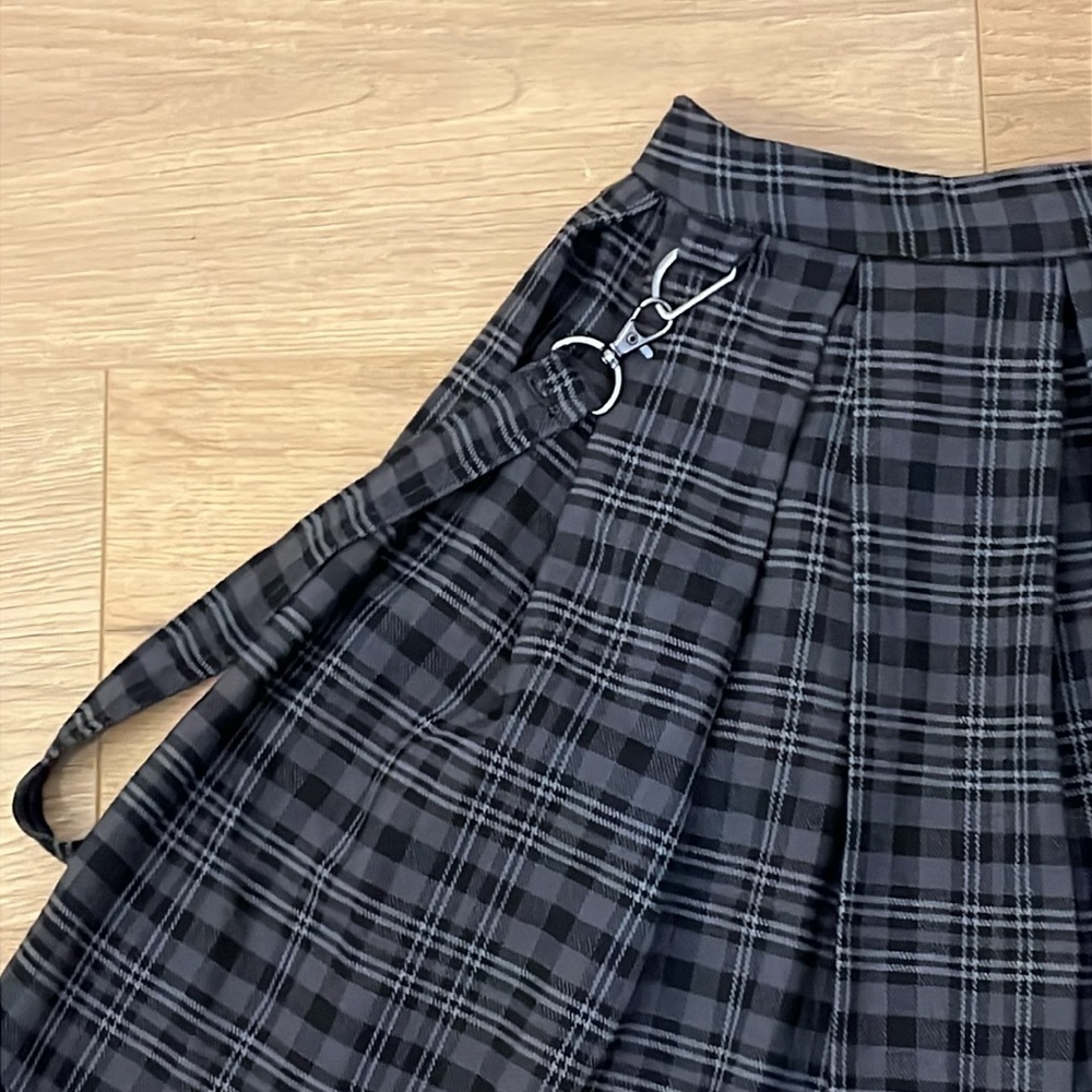 Hot Topic | Pleated plaid mini skirt w/suspenders Women’s size S M stretch punk - Picture 2 of 7